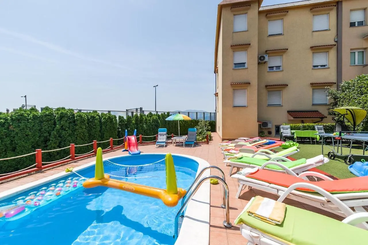 Apartment Pool&Garden Rijeka